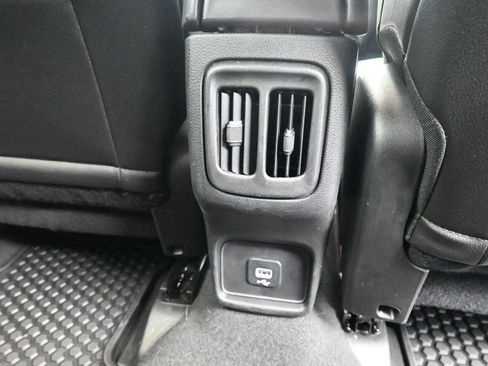 Used 2020 Jeep Compass Latitude w/ Cold Weather Group AWD/4WD image 11
