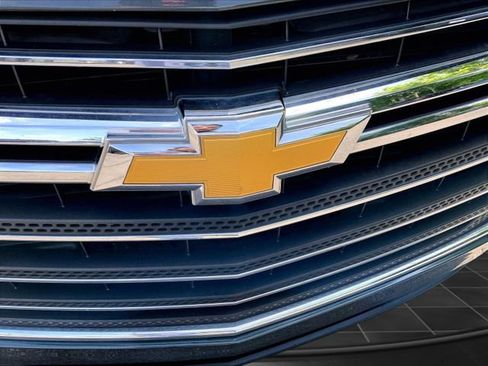 Used 2021 Chevrolet Traverse LT w/ LPO, Cargo Package FWD image 5