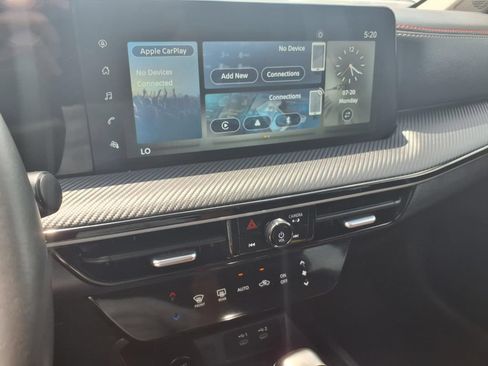 Used 2025 Nissan Kicks SR FWD image 11