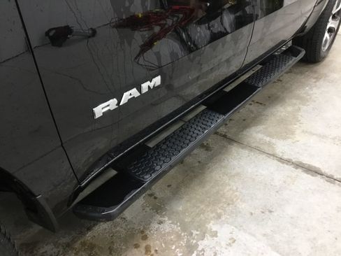 Used 2023 RAM 1500 Laramie AWD/4WD image 7