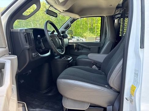 Used 2025 GMC Savana 2500 w/ Driver Convenience Package RWD image 22