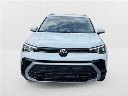 New 2025 Volkswagen Taos SE image 2