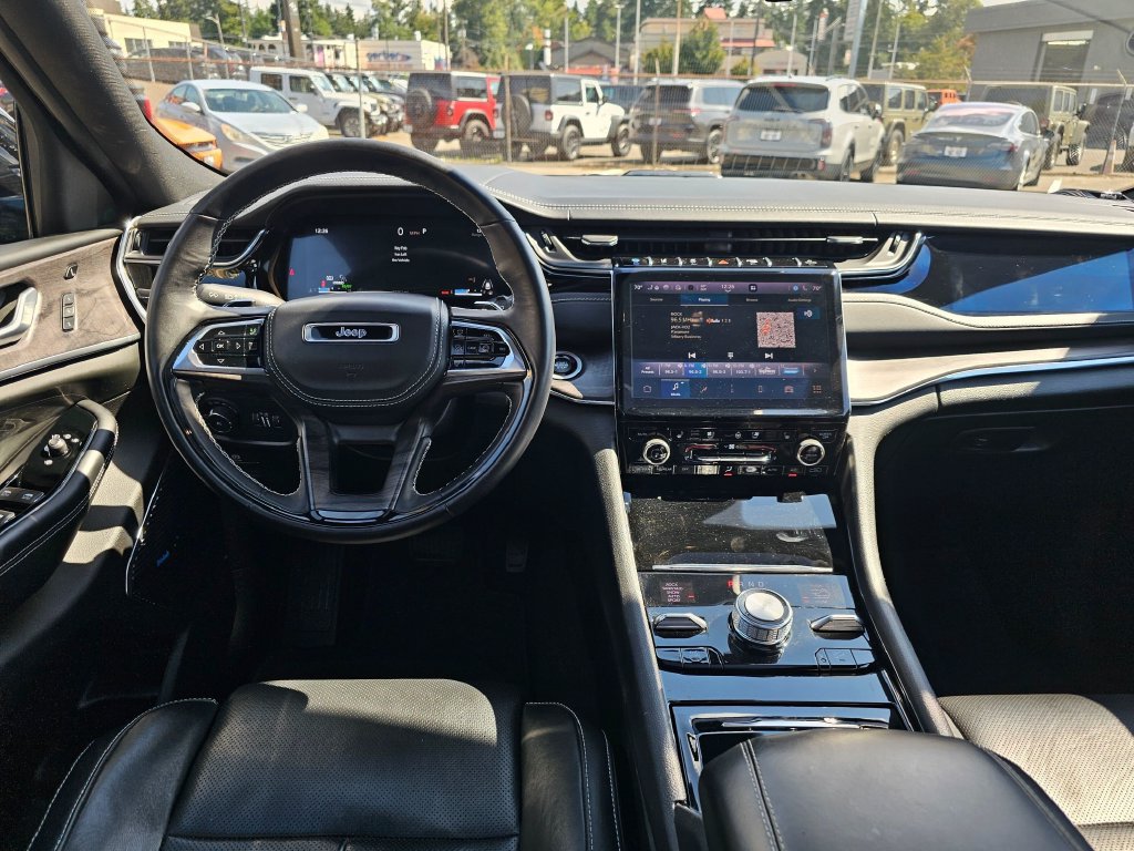 Used 2023 Jeep Grand Cherokee Overland w/ Advanced Protech Group III AWD/4WD image 18