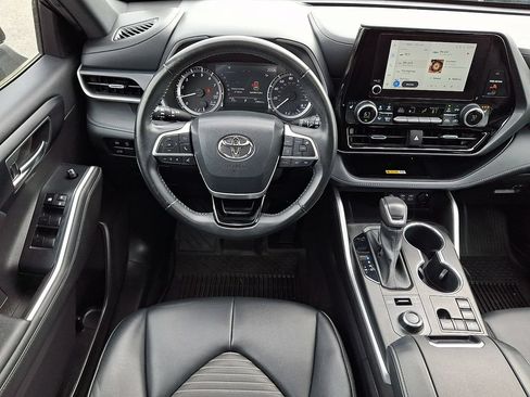 Used 2023 Toyota Highlander XSE AWD/4WD image 2