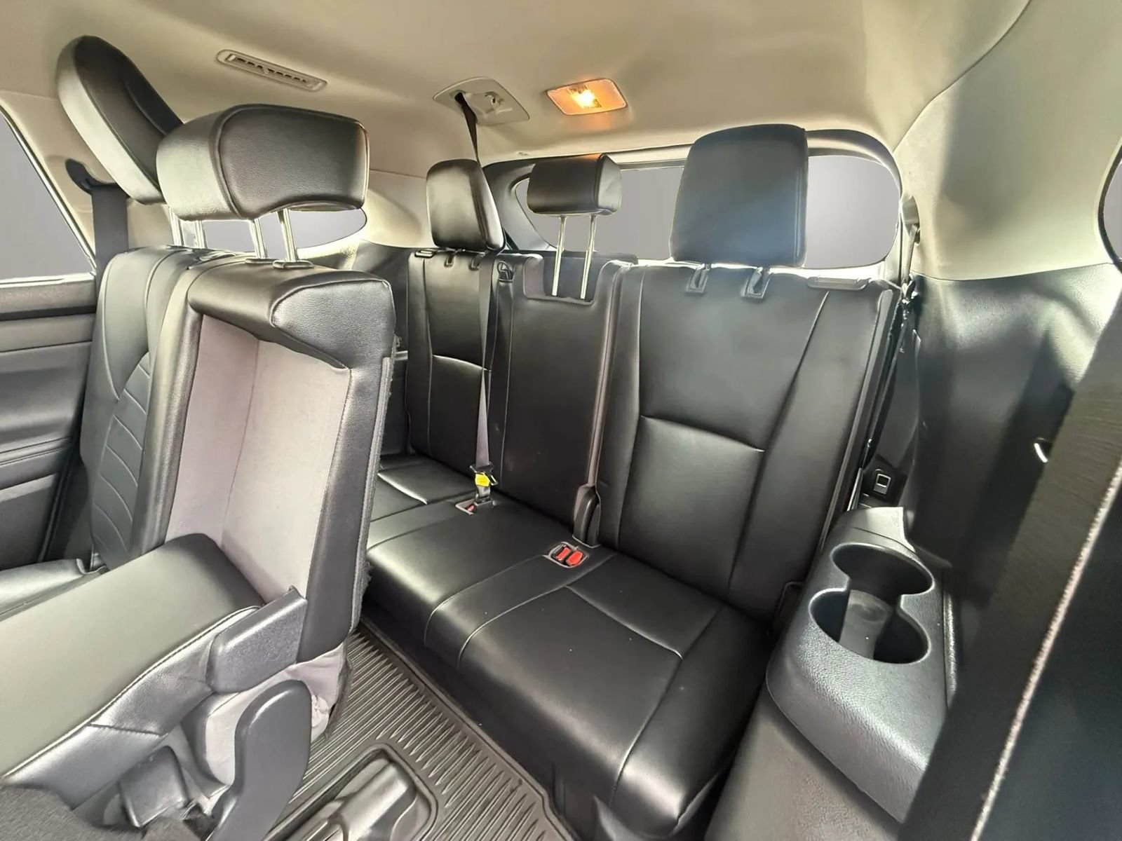 Used 2021 Toyota Highlander XLE AWD/4WD image 35
