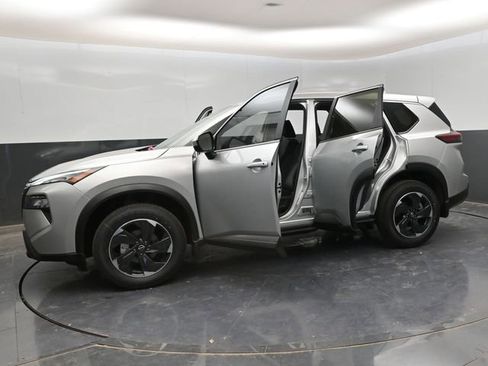Certified 2025 Nissan Rogue SV image 33