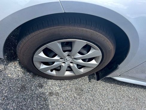 Used 2022 Toyota Corolla LE FWD image 4