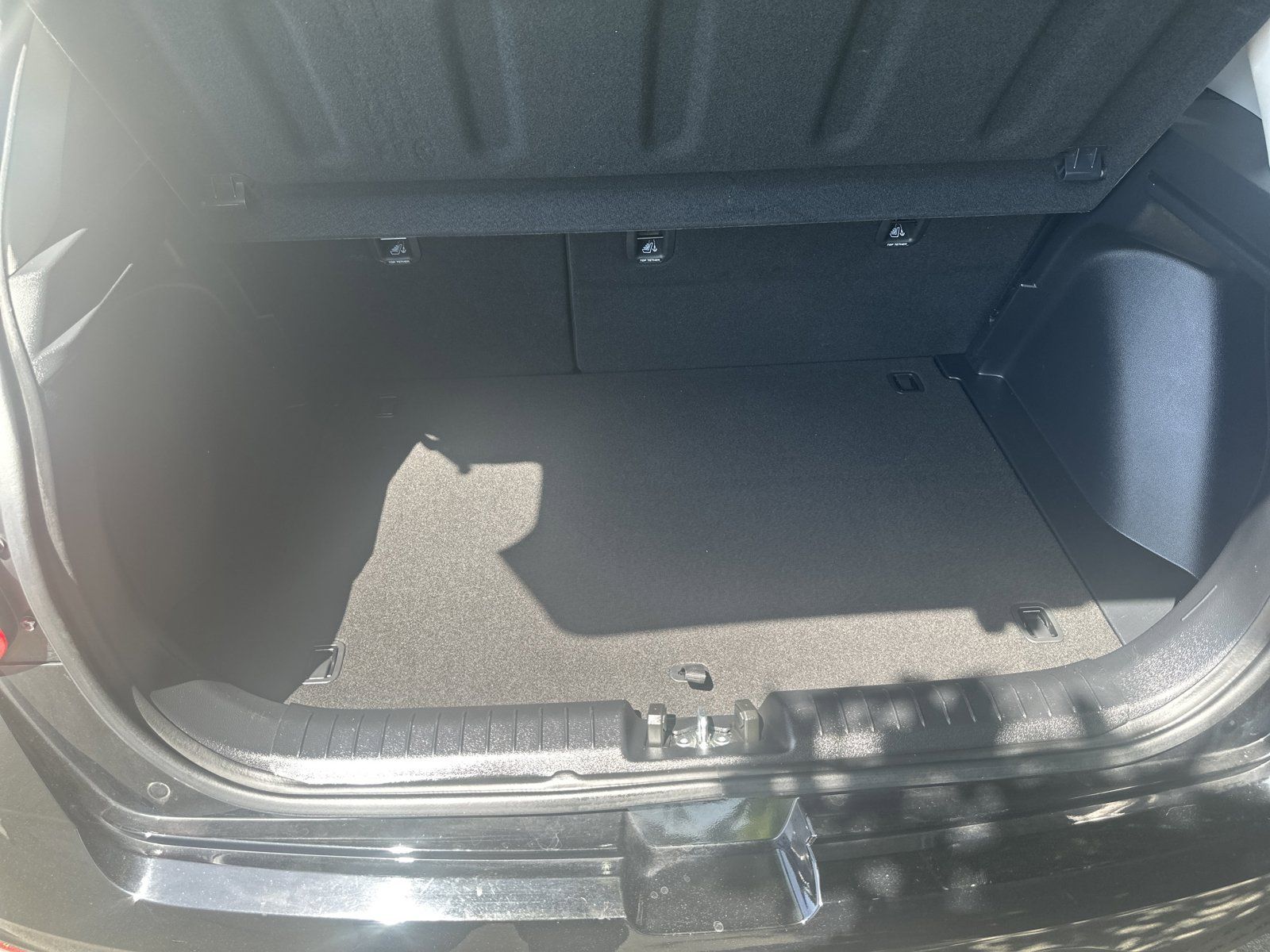 Used 2025 Hyundai Venue SEL FWD image 24