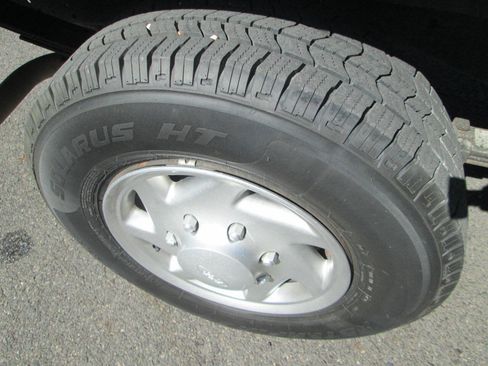Used 2014 Ford E-250 and Econoline 250 image 16