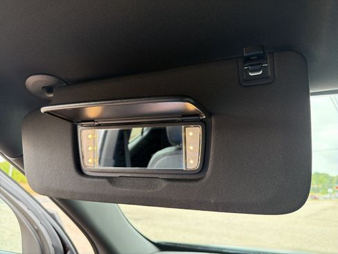 Used 2023 Chevrolet Traverse LT FWD image 34