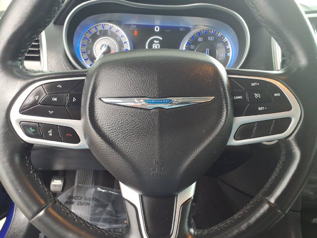 Used 2018 Chrysler 300 Touring w/ Chrome Appearance Package RWD image 7