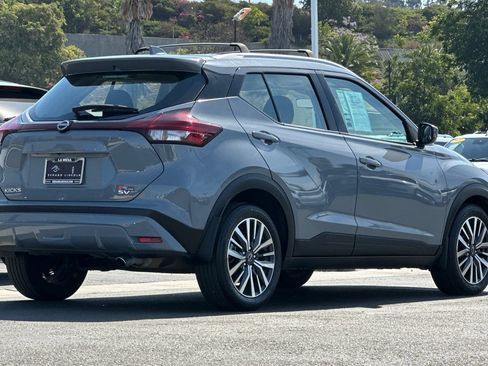 Used 2022 Nissan Kicks SV w/ Interior Electronics Package FWD image 3