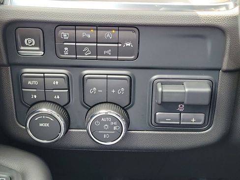 Used 2025 Chevrolet Tahoe Premier AWD/4WD image 14