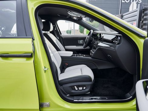 Used 2025 Rolls-Royce Ghost Black Badge image 23