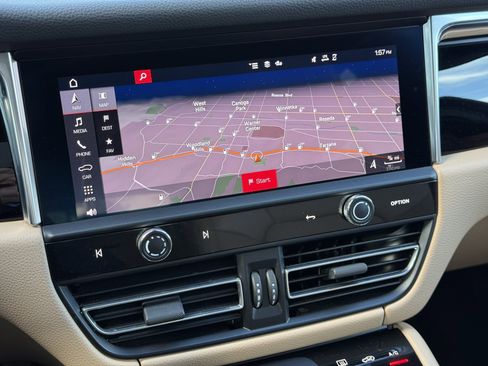 Used 2024 Porsche Macan image 20