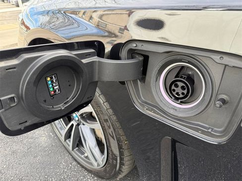 Used 2021 BMW 745e xDrive 745e xDrive w/ M Sport Package image 36