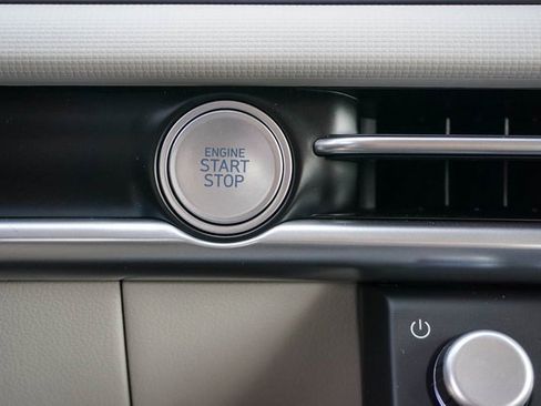 Certified 2025 Hyundai Tucson SE image 21