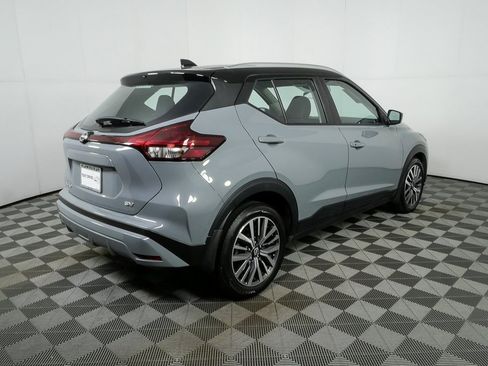 Used 2023 Nissan Kicks SV image 3