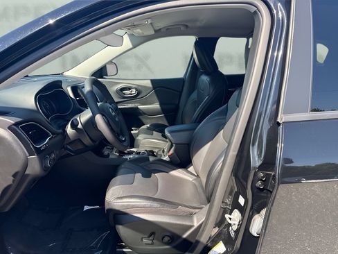 Used 2023 Jeep Cherokee Altitude Lux AWD/4WD image 5