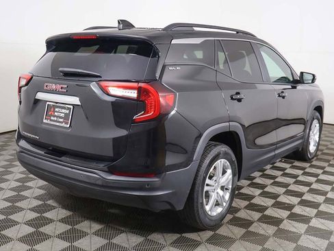 Used 2024 GMC Terrain SLE w/ Driver Convenience Package FWD image 10
