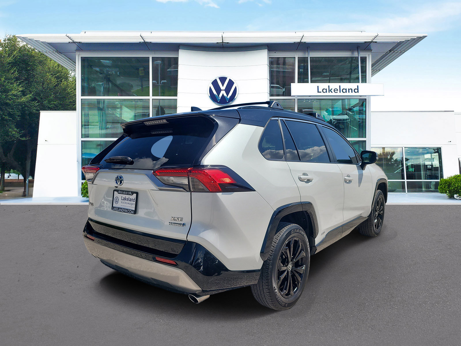 Used 2024 Toyota RAV4 XSE w/ Advanced Technology Package AWD/4WD image 3