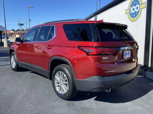 Used 2023 Chevrolet Traverse LT image 3