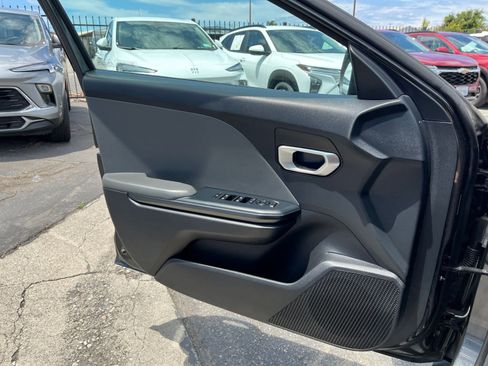 Used 2025 Kia K4 FWD image 18