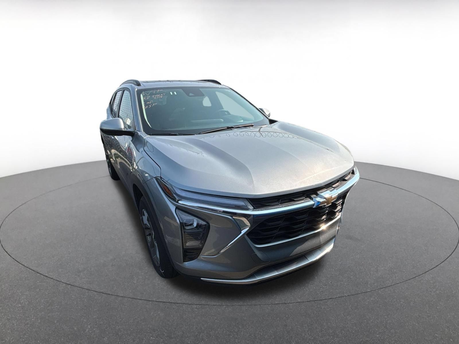 Used 2025 Chevrolet Trax LT w/ LT Convenience Package FWD image 3