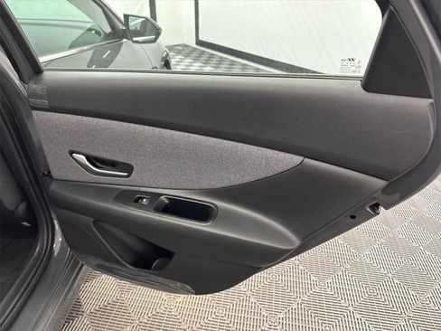 New 2025 Hyundai Elantra Limited image 17