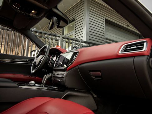 Used 2022 Maserati Ghibli Modena RWD image 46