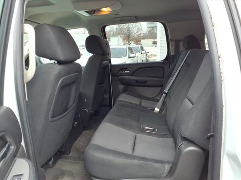 Used 2010 Chevrolet Suburban LS image 14