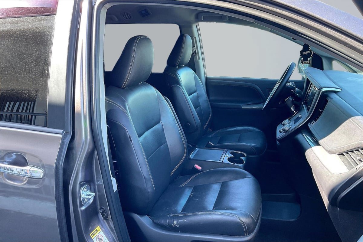Used 2015 Toyota Sienna SE FWD image 7