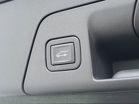 Used 2023 Buick Envision Essence w/ Sport Touring Package image 11