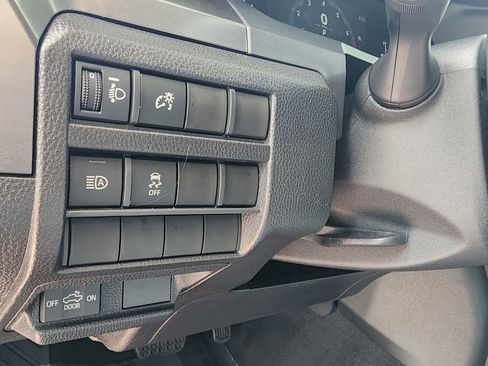 Used 2025 Toyota Tacoma SR5 AWD/4WD image 17