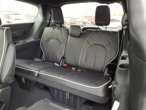 New 2026 Chrysler Pacifica Limited w/ S Appearance Package FWD image 17