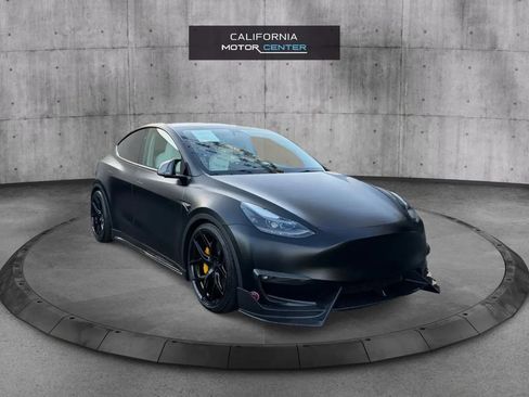 Used 2024 Tesla Model Y Long Range AWD/4WD image 1