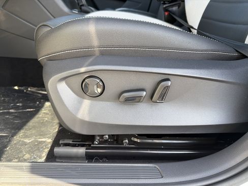 New 2026 Volkswagen Taos SEL image 12