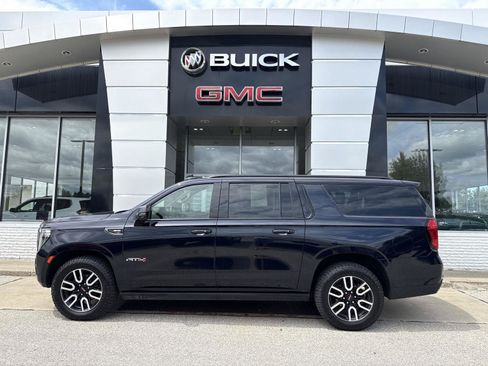Used 2023 GMC Yukon XL AT4 w/ AT4 Premium Package AWD/4WD image 8