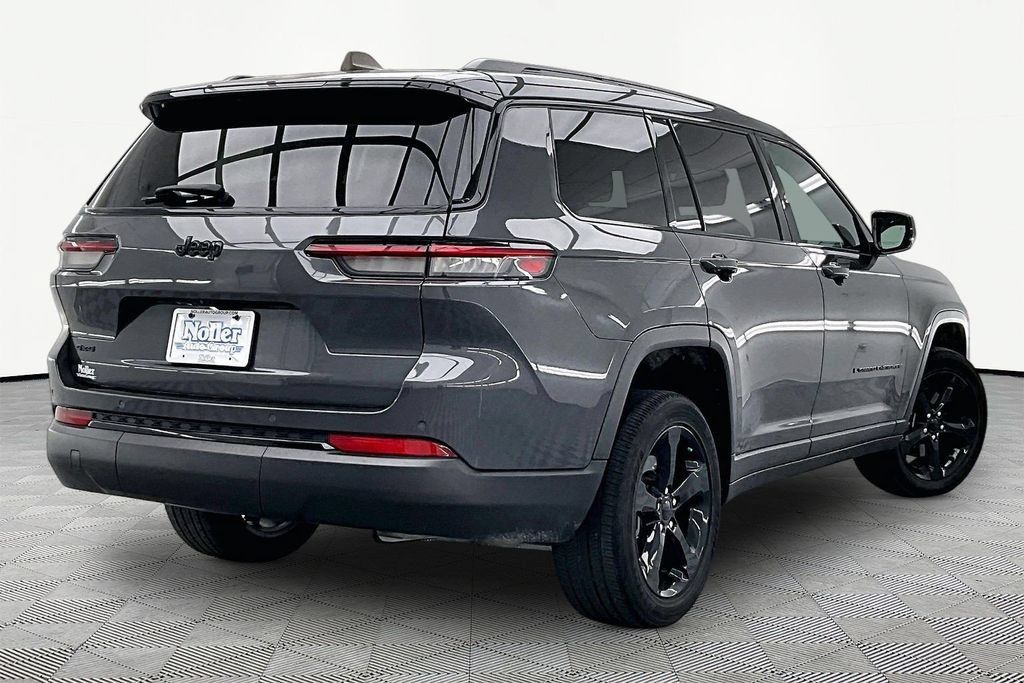 Used 2024 Jeep Grand Cherokee L Laredo AWD/4WD image 2