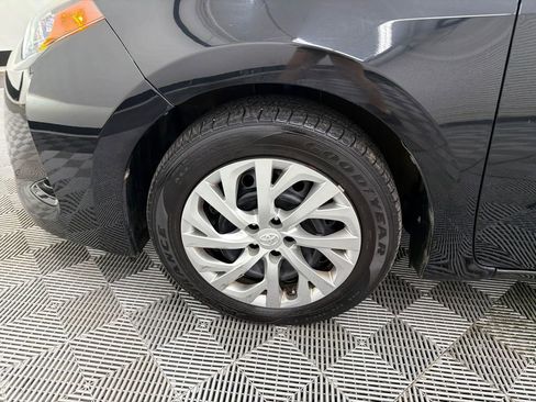 Used 2018 Toyota Corolla LE FWD image 11
