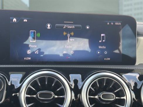 Used 2025 Mercedes-Benz CLA 250 image 25