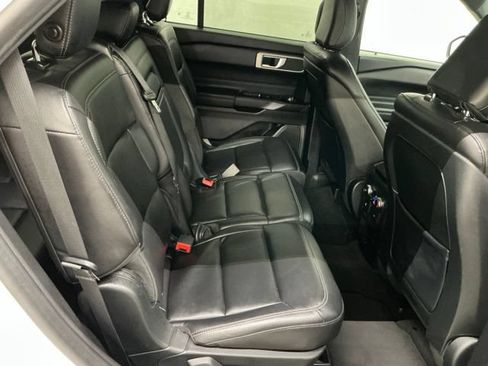 Used 2020 Ford Explorer XLT w/ Equipment Group 202A RWD image 18