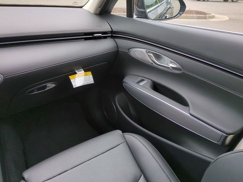 Certified 2025 Genesis GV70 2.5T w/ Select Package image 17