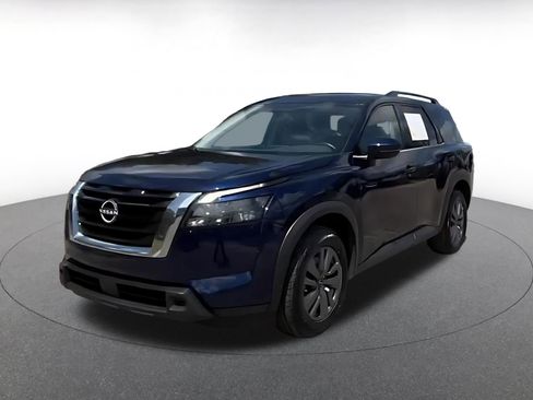 Used 2025 Nissan Pathfinder SV FWD image 7