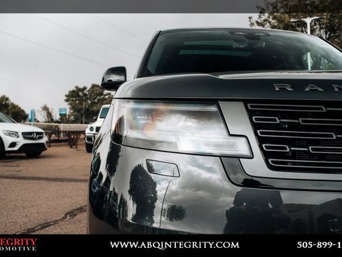 Used 2025 Land Rover Range Rover Long Wheelbase SE AWD/4WD image 9