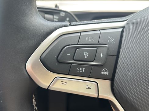 New 2026 Volkswagen Tiguan SE FWD image 22