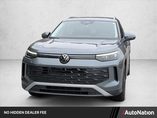 Used 2025 Volkswagen Tiguan SE FWD image 1