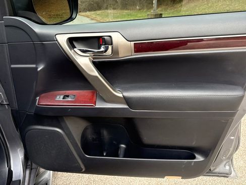 Used 2015 Lexus GX 460 w/ Premium Package image 31