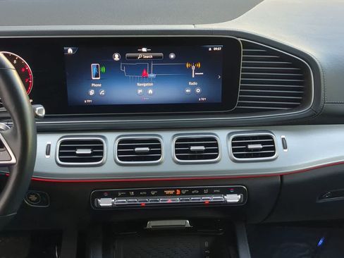 Used 2025 Mercedes-Benz GLS 450 4MATIC image 29