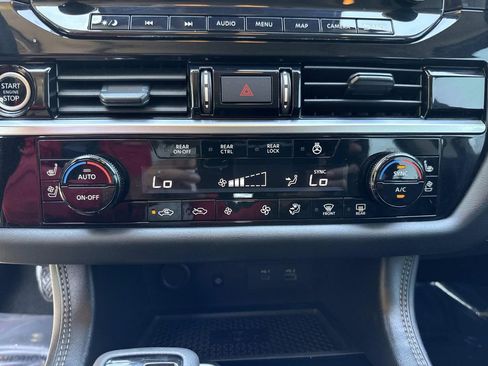 Used 2024 Nissan Pathfinder Platinum AWD/4WD image 34